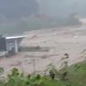 Sungai Meluap hingga Tutup Jalan, Akses Transportasi ke Ambon Lumpuh
