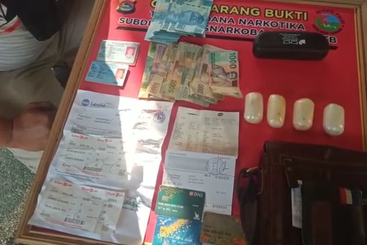 Barang bukti sabu dan uang tunai yang diamankan petugas Ditres Narkoba Polda NTB.