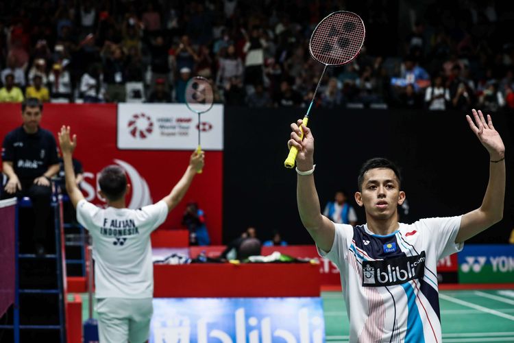 Ganda putra Fajar Alfian/Muhammad Rian Ardianto melawan wakil China, Zhang Nan/Ou Xuan Yi saat pertandingan babak kedua Indonesia Masters 2020 di Istora Senayan, Jakarta, Kamis (16/1/2020). Fajar/Rian sukses memastikan langkah ke babak perempat final setelah menang rubber game 21-10, 12-21, 21-19.