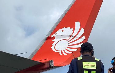 Kondisi saya pesawat Lion Air usai menabrak garbarata di Bandara Mupah, Merauke, Papua Selatan, Kamis (26/1/2023)