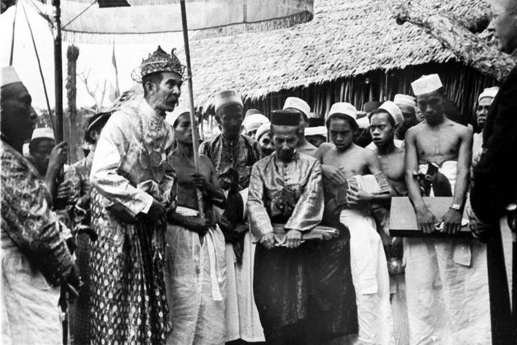 Suku Bugis di Sulawesi, keturunan bangsa Deutro Melayu di Indonesia.