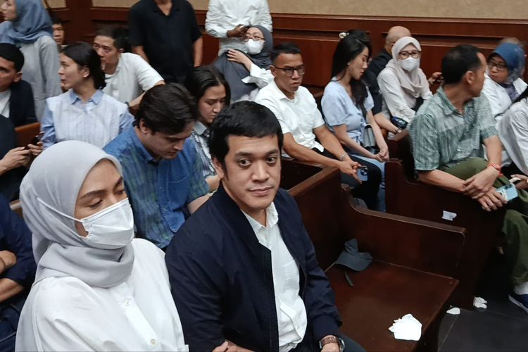 Beneficial Owner PT Orbit Terminal Merak (PT OTM) dan PT Jenggala Maritim Nusantara (PT JMN), Muhamad Kerry Adrianto Riza dalam sidang pembacaan putusan kasus korupsi tata kelola minyak mentah dan produk kilang PT Pertamina Persero, di Pengadilan Tipikor Jakarta, Jumat (27/2/2026)