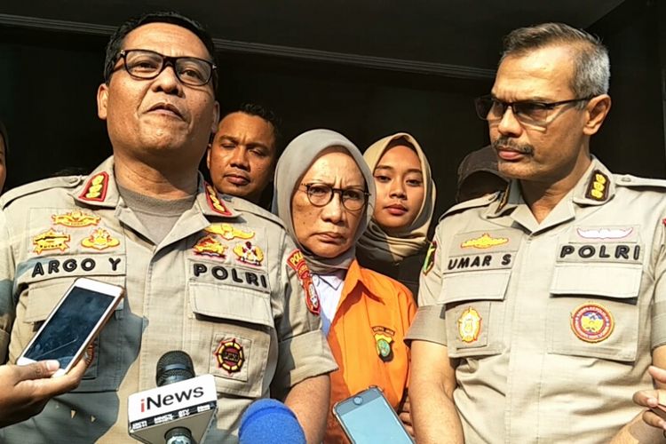 Ratna Sarumpaet usai menjalani pemeriksaan kesehatan di Biddokkes Polda Metro Jaya, Rabu (10/10/2018).
