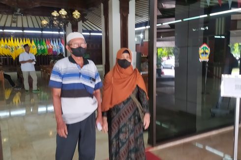 Air Mata Suparwi Tumpah saat Datangi Kantor Ganjar:  Tanah Saya Diambil Tol Semarang-Demak, Belum Dibayar