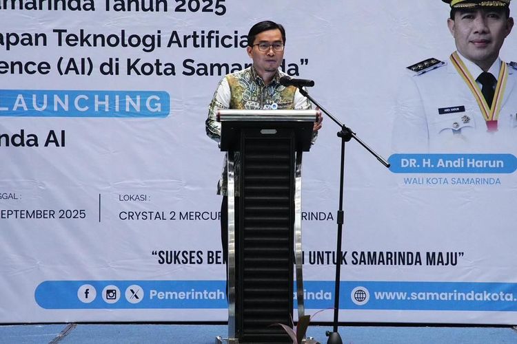 Kepala Balai Pengembangan Sumber Daya Manusia dan Penelitian (BPSDMP) Kominfo Banjarmasin, Syarifuddin saat memberikan sambutan dalam Pembukaan Pelatihan Government Transformation Academy (GTA) bertajuk ?Penerapan Teknologi Artificial Intelligence (AI) di Kota Samarinda? sekaligus me-launching program Samarinda AI, di Ruang Crystal 2 Hotel Mercure Samarinda, Kalimantan Timur, Senin (15/9/2025).