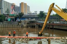 Sudah Dibersihkan, Sampah di Sungai Depan Season City Tak Habis-habis