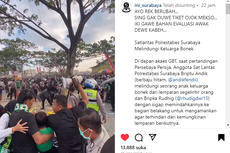 Saat Polisi Tangkis Lemparan Botol ke Arah Anak Kecil Saat Laga Persebaya Vs Persija...