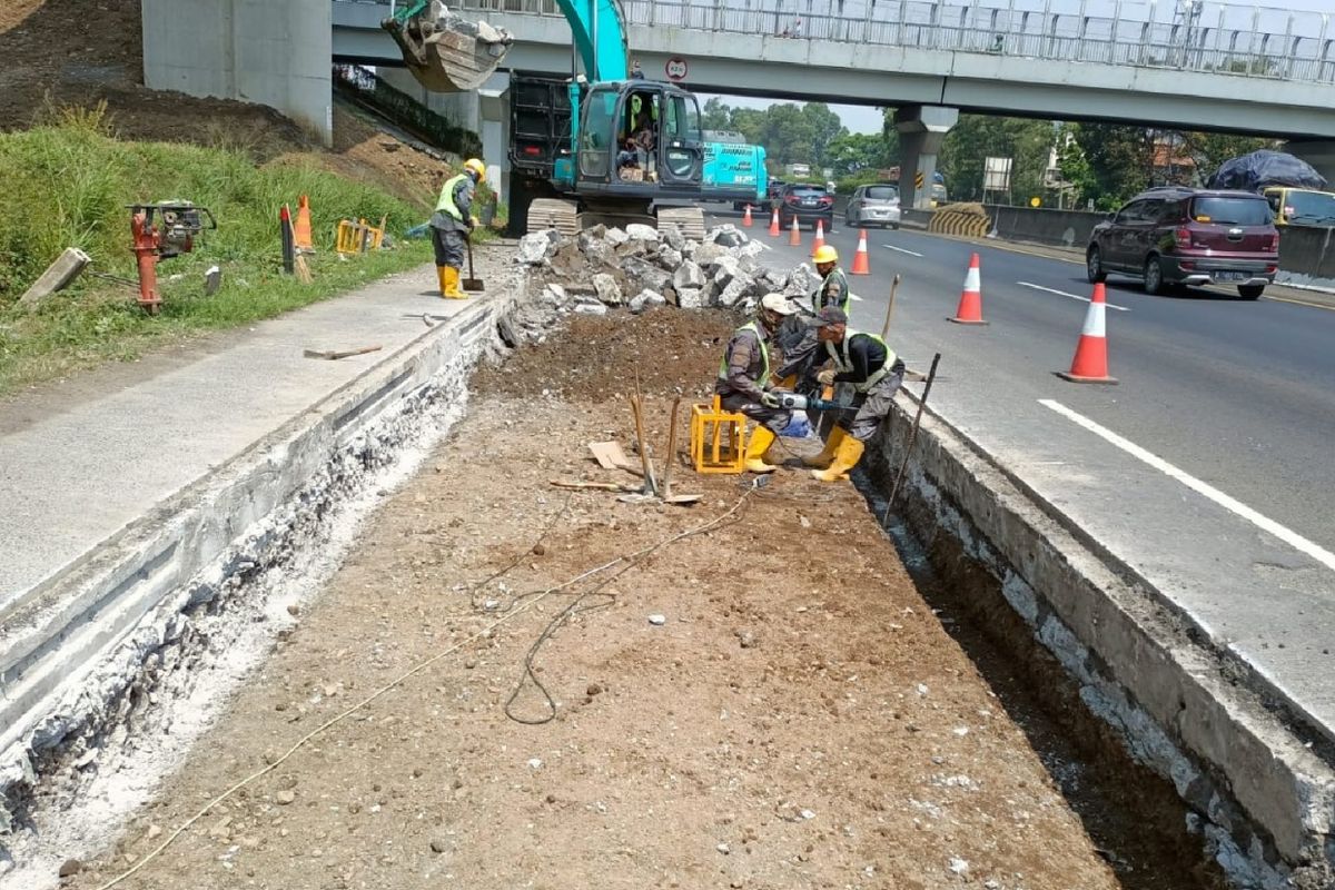 Pekerjaan Jalan di Tol Cipularang dan Padaleunyi