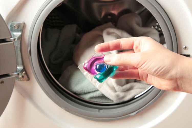 Ilustrasi laundry pod, deterjen pod.