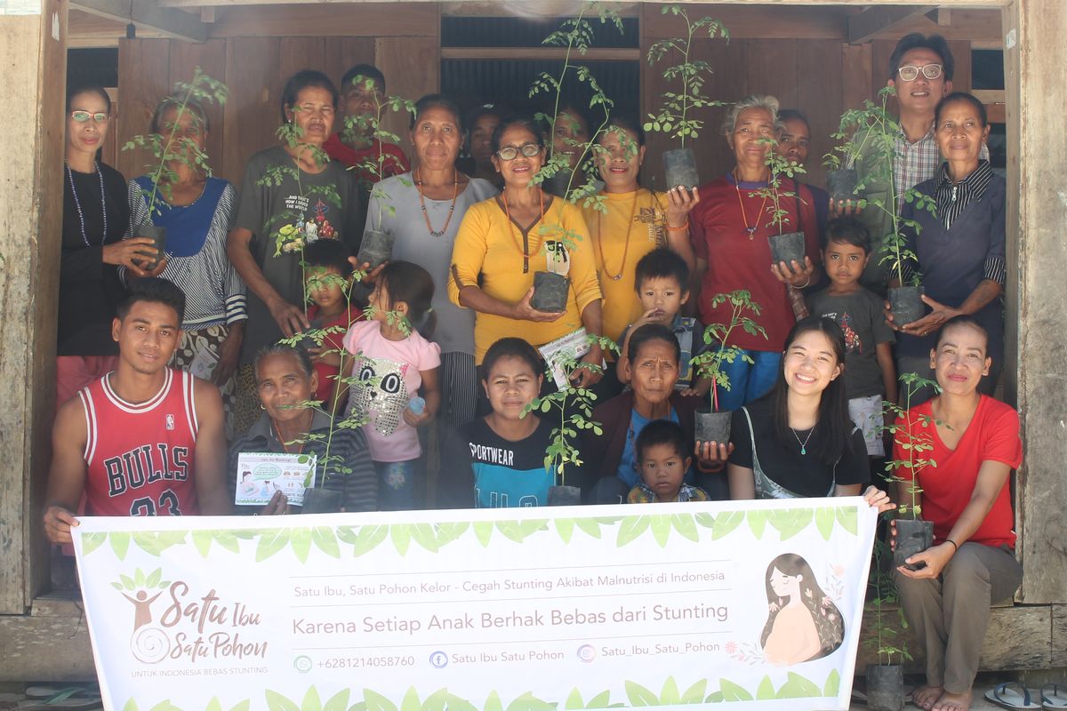 Satu Ibu Satu Pohon bagikan pohon kelor kepada ibu-ibu prasejahtera demi cegah stunting