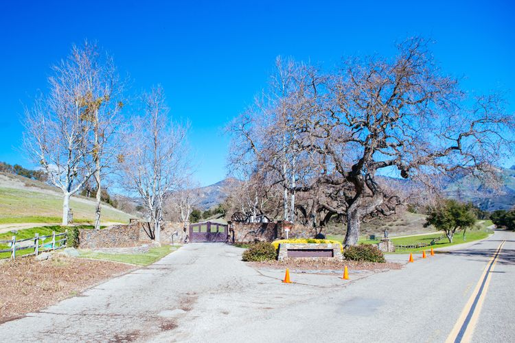 Pintu masuk Neverland, properti milik mendiang Raja Pop Dunia, Michael Jackson, di Los Olivos, California, AS.