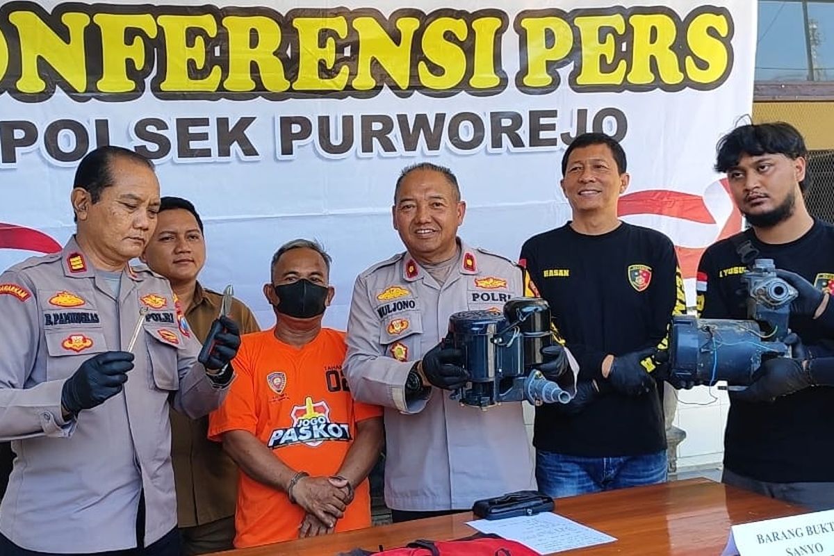 Seorang spesialis pencuri pompa air di tempat ibadah diamankan aparat Polsek Purworejo, Kota Pasuruan, Rabu (15/10/2025) 