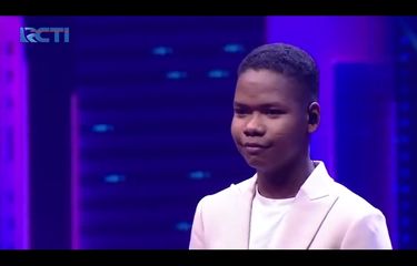 Penampilan kontestan Indonesian Idol 2023, Azis, rupanya mendapat sorotan dari grup vokal asal Philadelphia, Amerika Serikat, Boyz II Men.