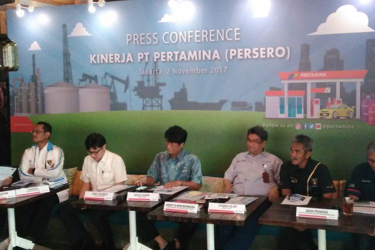 Konfrensi Pers Paparan Kinerja PT Pertamina (Persero) di SKYE Restaurant, Jakarta, Kamis (2/11/2017).