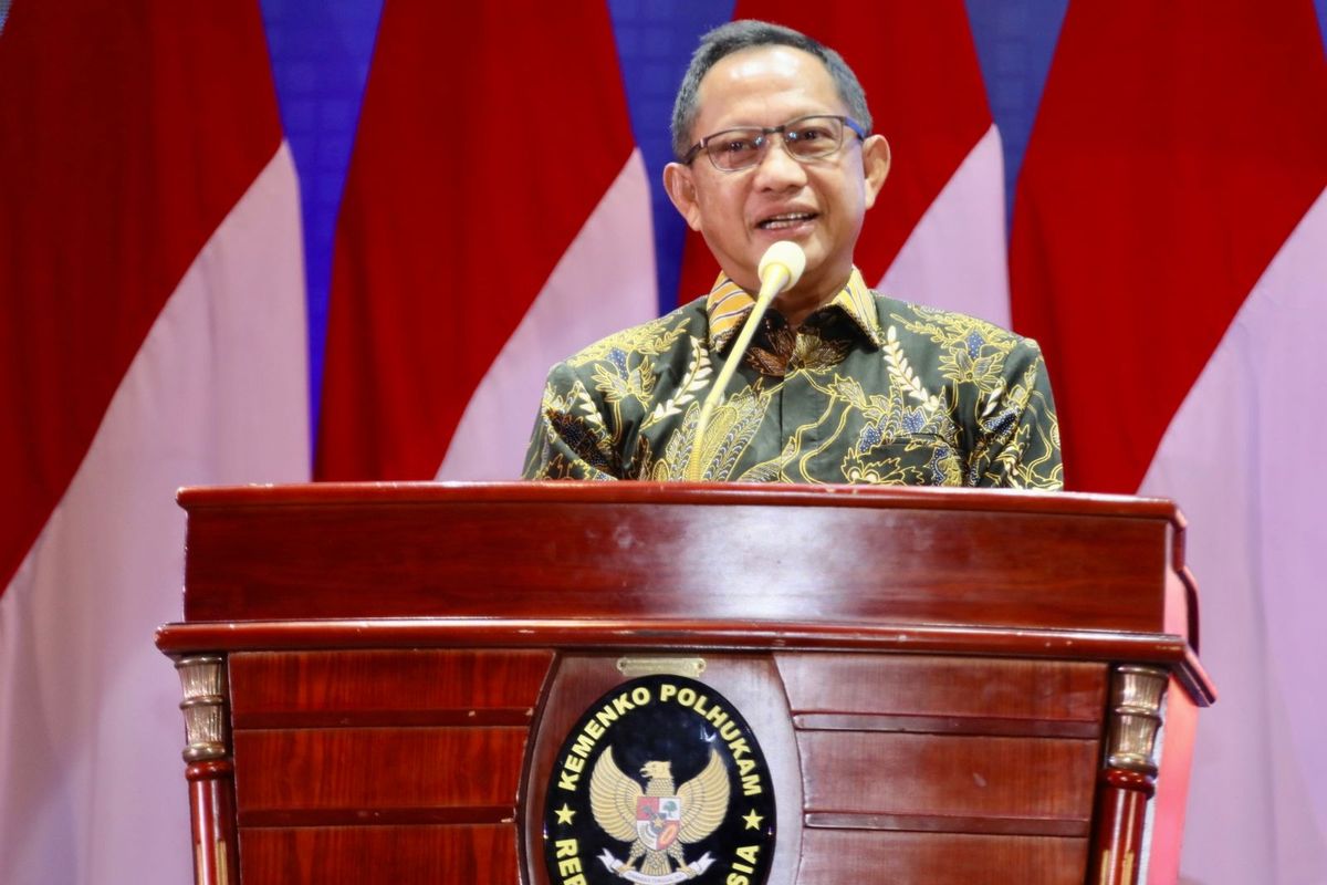 Menteri Dalam Negeri (Mendagri) Muhammad Tito Karnavian dalam Rapat Koordinasi (Rakoor) Kesiapan Penyelenggaraan Pilkada Serentak 2024 di Wilayah Sumatera, Selasa (9/7/2024).