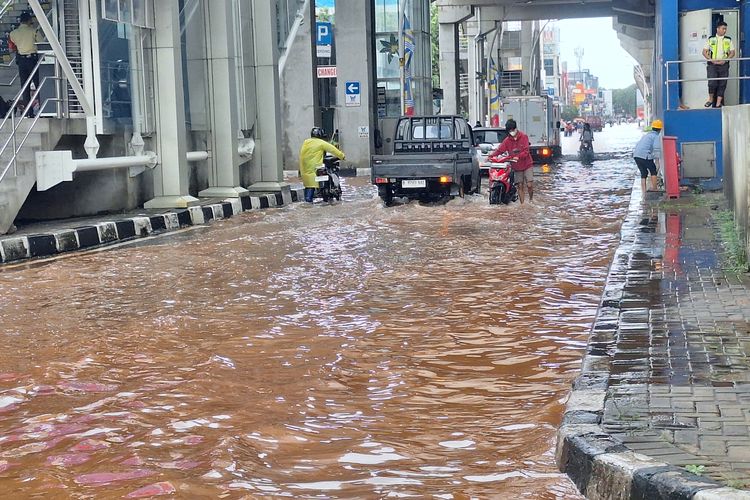 Hujan Deras, Tiga Ruas Jalan di Jaktim Tergenang Banjir