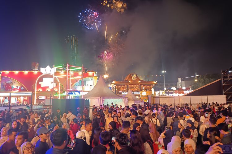 Jakarta Fair Jadi Lautan Manusia, Pesta Kembang Api Hiasi Perayaan HUT Jakarta