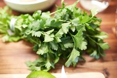 Selain Hiasan, Ini 5 Manfaat Daun Parsley bagi Kesehatan