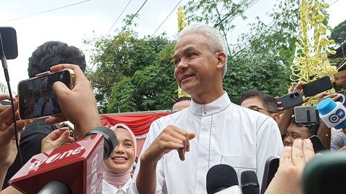 Akui Coblos Rambut Putih di Bilik Suara, Ganjar Ungkit Pesan Jokowi