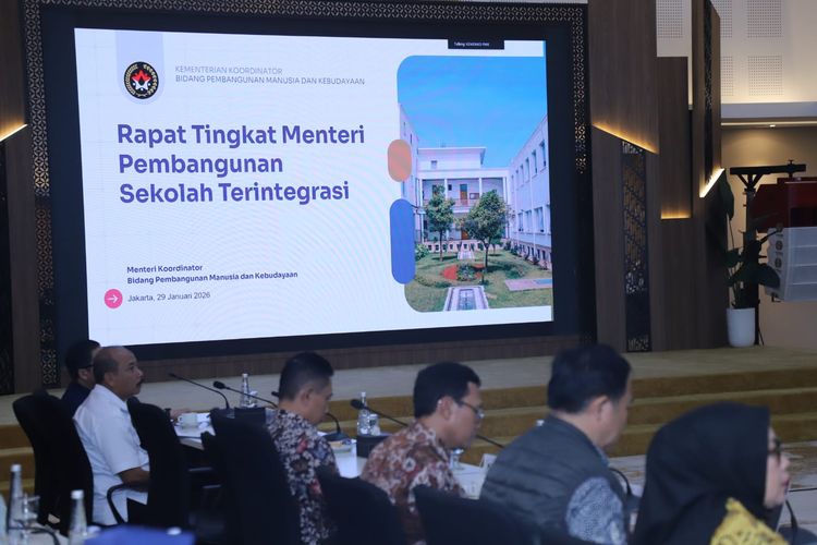 Rapat Tingkat Menteri (RTM) Pembangunan Sekolah Terintegrasi di Kantor Kemenko PMK, Jakarta, Kamis (29/1/2026).
