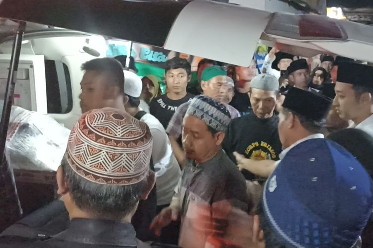 kedatangan jenazah wahyu Dian Silviani, di kediaman nya di Kelurahan Pejeruk, Kota Mataram osen UIN Raden Mas Said Surakarta yang dibunuh kuli bangunan