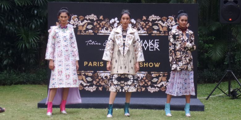 Koleksi busana Beauty Voyage karya Desainer Tities Saputra yang akan dibawakan pada Fashion Division Paris Fashion Show Spring Summer 2019 di Paris, 28 September 2018 mendatang.