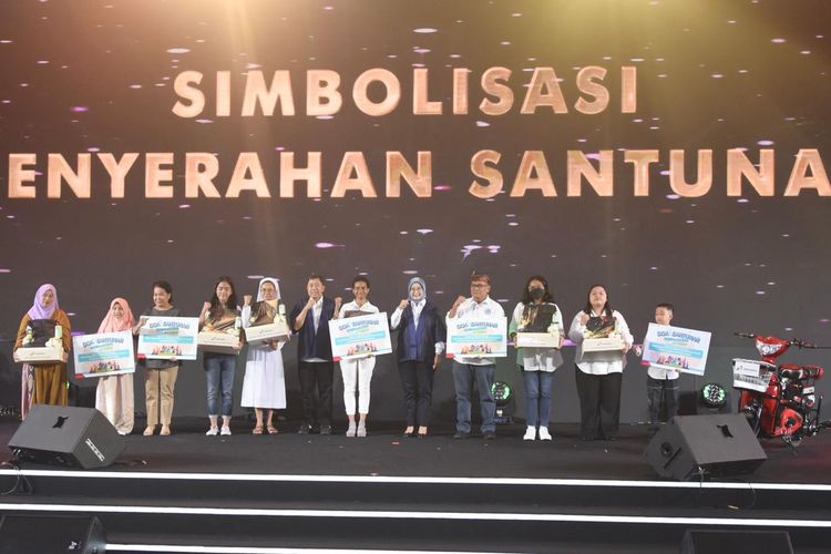 Pertamina memberikan santunan kepada lebih dari 1.000 yayasan di Indonesia, dengan jumlah penerima manfaat sebanyak 3.745 orang dalam kegiatan puncak perayaan Hari Ulang Tahun (HUT) ke-66 di Grha Pertamina, Jakarta (11/12/2023).
