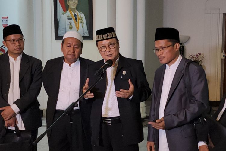 Tim dari Majelis Ulama Indonesia (MUI) pusat turut hadir dalam proses dialog dengan pimpinan Pondok Pesantren (Ponpes) Al Zaytun Panji Gumilang. Namun, Panji Gumilang tidak berkenan bertemu dengan tim MUI pusat. Hal tersebut disampaikan oleh Tim Peneliti Ma'had Al Zaytun MUI Pusat Firdaus Syam di Gedung Sate, Kota Bandung, Jawa Barat, Jumat (23/6/2023).