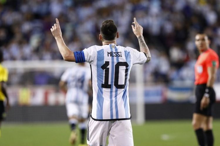 Lionel Messi berselebrasi usai mencetak gol dalam laga persahabatan Argentina vs Jamaika di Stadion Red Bull Arena, New Jersey, Amerika Serikat, Rabu (28/9/2022) pagi WIB. Terdekat, Messi bakal mempersiapkan diri untuk mentas di Piala Dunia 2022 yang dimulai pada 20 November 2022.