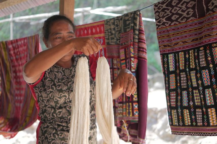 Mencari warna alam di Mandeu, Kabupaten Belu, Timor