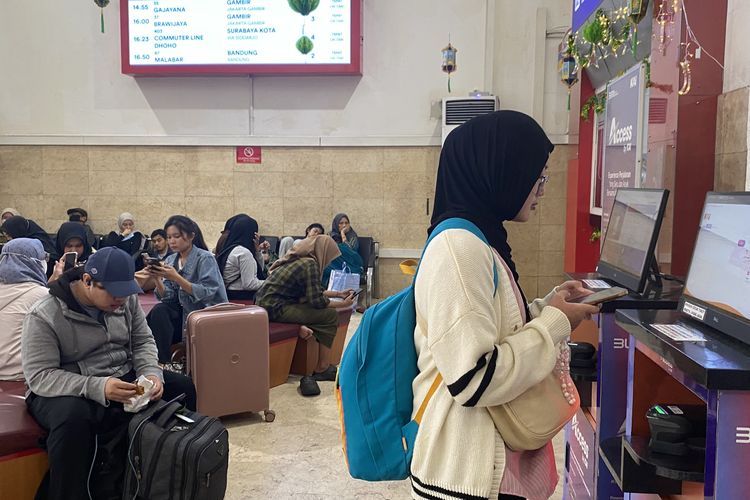 8.172 Penumpang Padati Stasiun Malang pada H+1 Lebaran