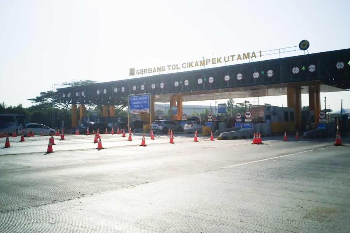 Gerbang Tol Cikampek Utama KM 70 ruas Tol Jakarta-Cikampek, Jumat (31/5/2019).