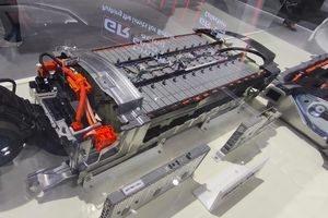 Harga Terbaru Baterai Mobil Hybrid Toyota jika Perlu Diganti