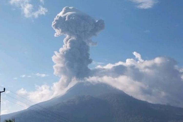 Gunung Lewotobi Meletus Lagi Rabu Pagi, Abu Tebal Menuju Utara dan Timur Laut