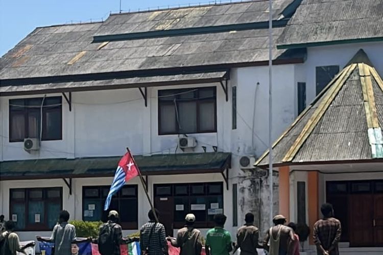 3 Mahasiswa USTJ Jadi Tersangka Kericuhan Saat Pengibaran Bendera Bintang Kejora