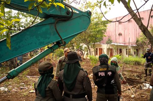 Penertiban Kampung Bulak, Warga: Bongkar Juga RS Sentra Medika!