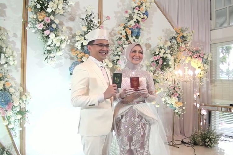 Wakil Bupati Bandung Sahrul Gunawan menikah dengan Dine Mutiara di Gedong Putih, Cihideung, Parongpong, Kabupaten Bandung Barat, Sabtu (6/5/2023).