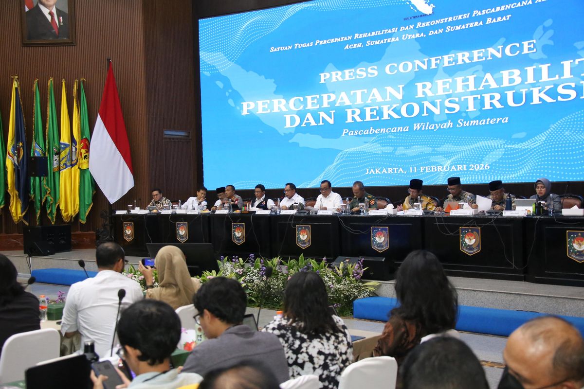 Konferensi Pers Percepatan Rehabilitasi dan Rekonstruksi Pascabencana Wilayah Sumatera di Gedung Sasana Bhakti Praja, Kantor Pusat Kementerian Dalam Negeri (Kemendagri), Jakarta, Rabu (11/2/2026).