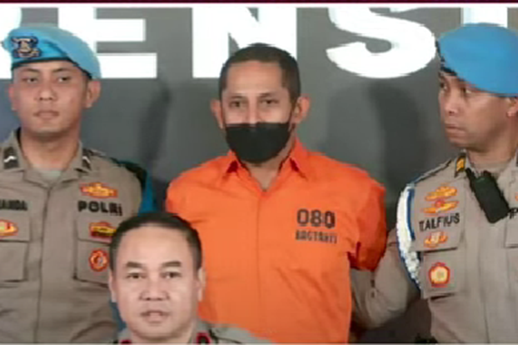 Eks Kapolres Ngada AKBP Fajar Widyadharma Lukman ditetapkan tersangka kasus pencabulan anak, Kamis (13/3/2025).
