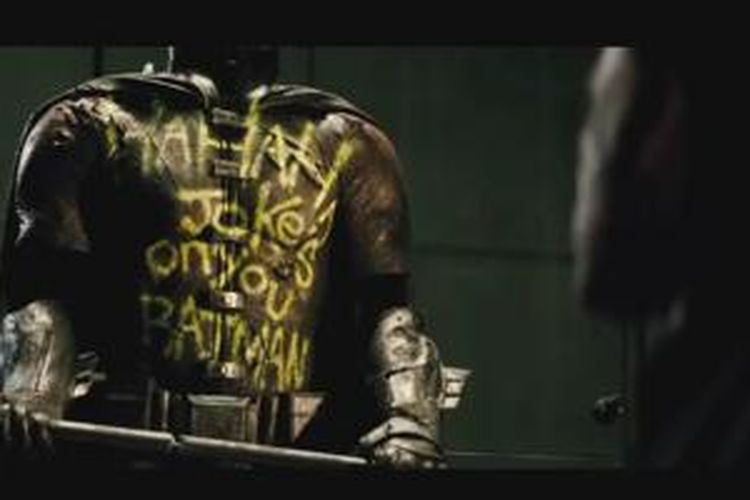Penampakan kostum Robin dalam trailer film Batman v Superman: Dawn of Justice