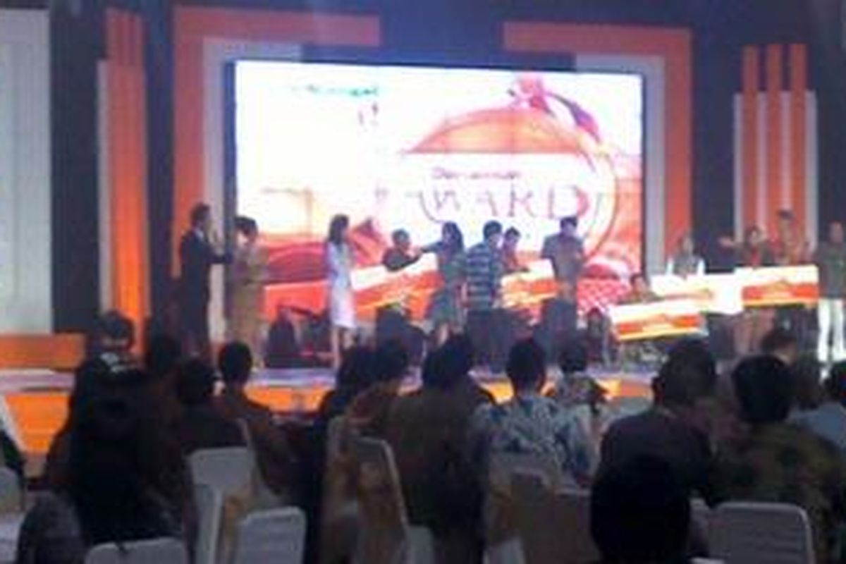 Sebanyak lima orang pejuang kesejahteraan menerima penghargaan Danamon Award 2011, di Balai Kartini, Jumat (4/11/2011). Kelima orang tersebut adalah Khilda Baiti Rohmah 