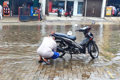 Musim Hujan, Jangan Coba Terabas Jalanan yang Banjir