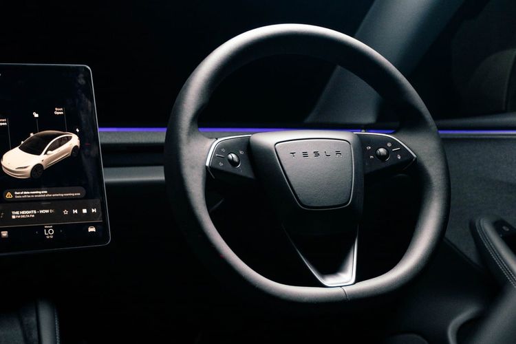 New Tesla Model 3 Highland dilengkapi dengan sistem Autopilot canggih dari Tesla.