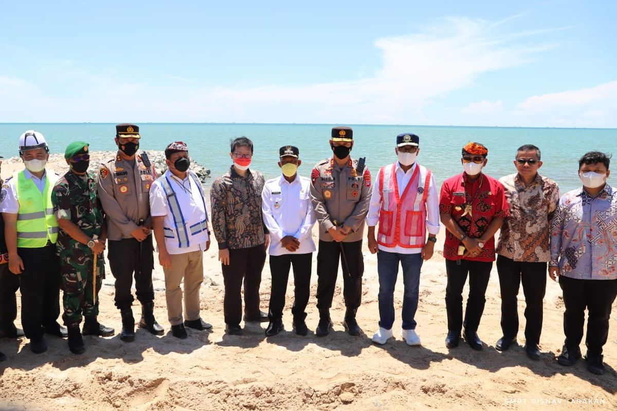 Menhub Budi Karya Sumadi saat Meninjau Proyek Terminal Khusus, Tanah Kuning, Kalimantan Utara, Jumat (19/8/2022).