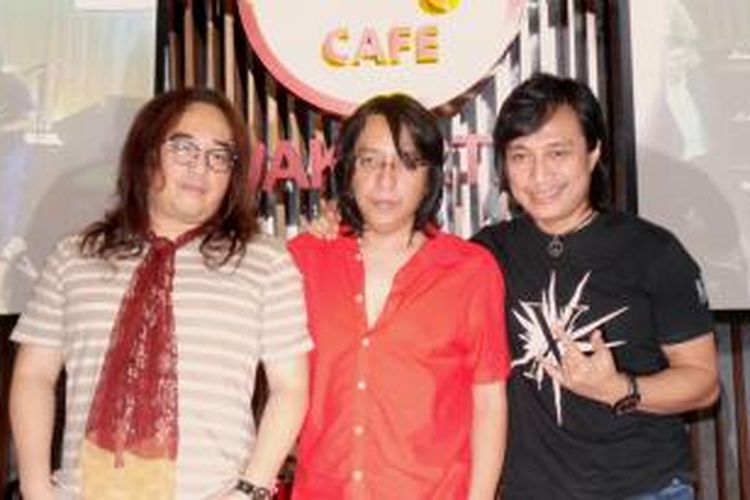 KLa Project: (dari kiri ke kanan) Romulo Radjadin atau Lilo, Adi Adrian, dan Katon Bagaskara