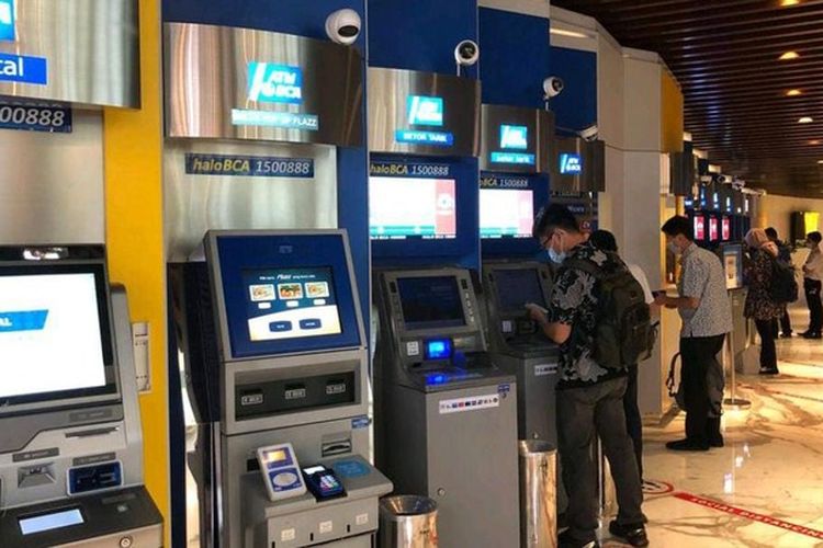 Cara mengambil uang di ATM BCA, BRI, BNI, BTN, BSI, dan Mandiri tanpa kartu debit