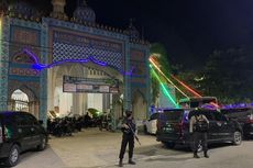 Polisi Bersenjata Laras Panjang Siaga di Masjid Aceh Utara Saat Tarawih