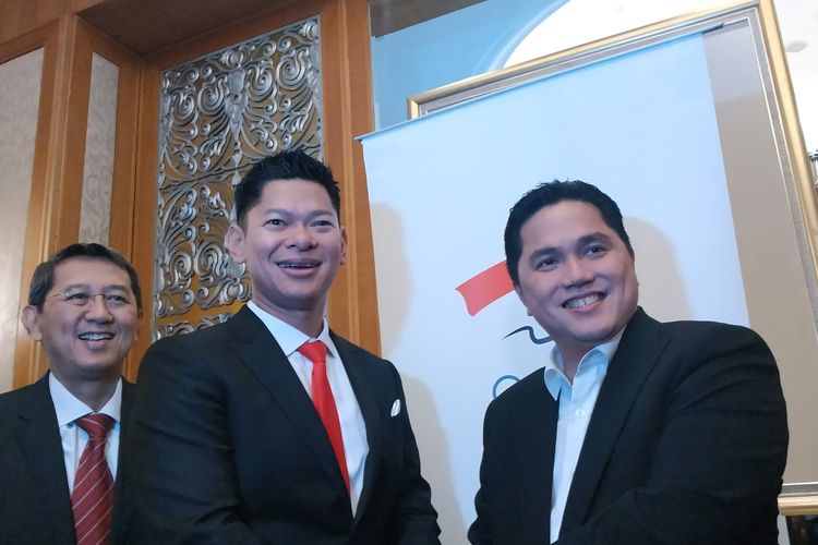 Raja Sapta Oktohari (tengah) resmi menjadi Ketua Umum Komite Olimpiade Indonesia (KOI) periode 2019-2023.