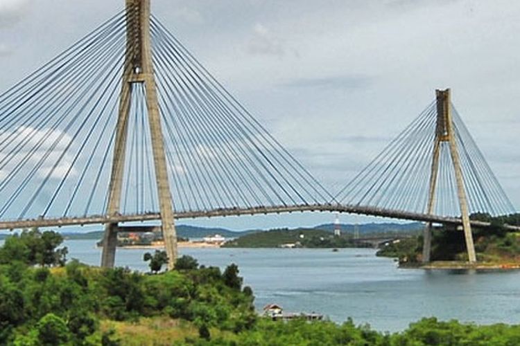 Jembatan Barelang adalah jembatan yang menghubungkan Pulau Rempang, Batam, dan Pulau Galang