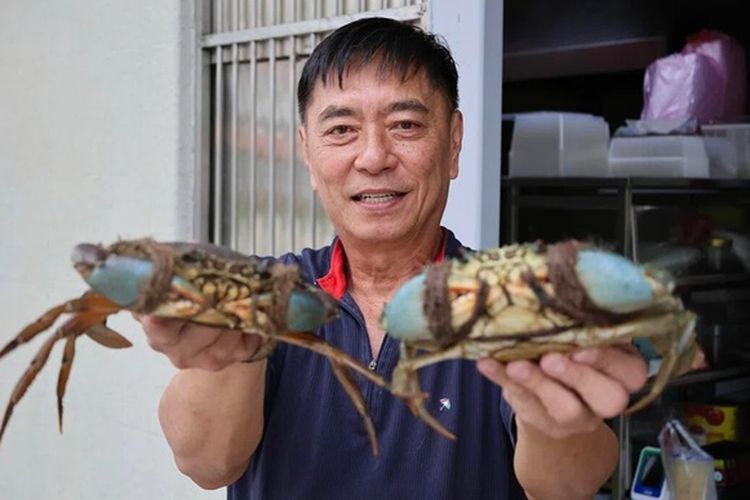 Mantan Aktor Huang Yiliang Kini Jualan Ikan dan Buka Warung Kaki Lima